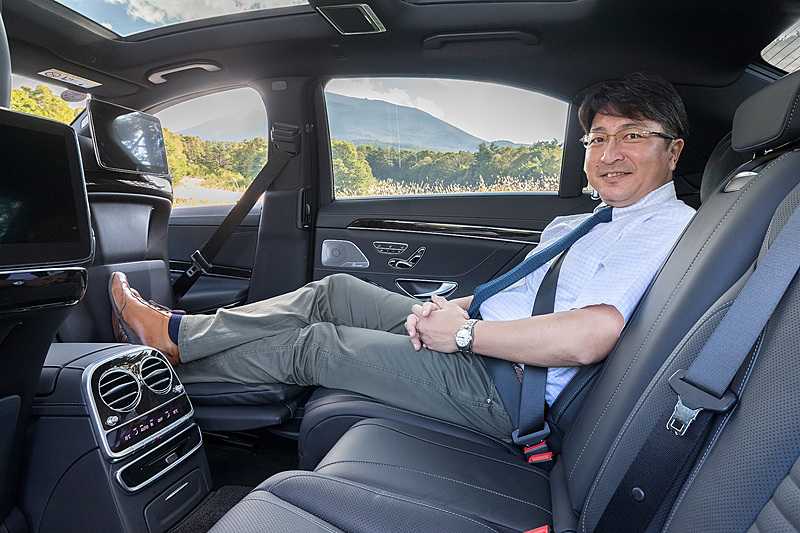 ロングボディならではの広々とした空間を味わえる