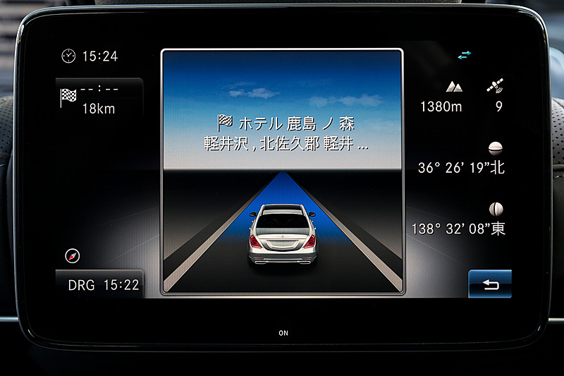 インストルメントパネル中央にレイアウトされるディスプレイの表示例。ドライブモードやカーナビ画面、マッサージ機能といった各種機能の設定が行なえる