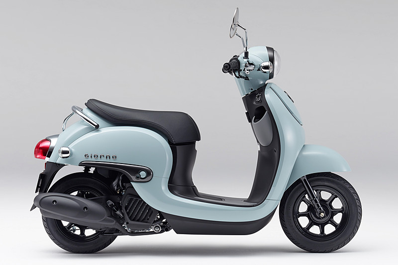 新ボディカラーの「プコブルー」