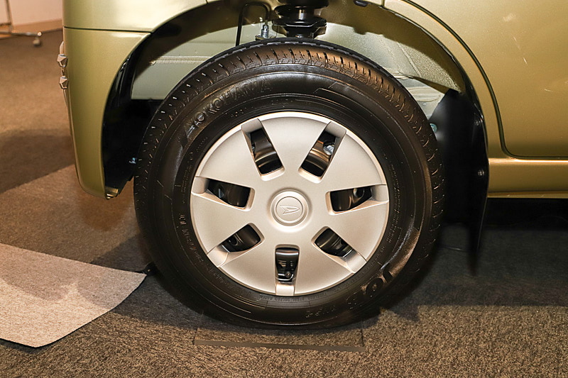 タイヤサイズはハイゼット カーゴと同じ145/80 R12