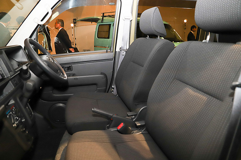 フロントシート