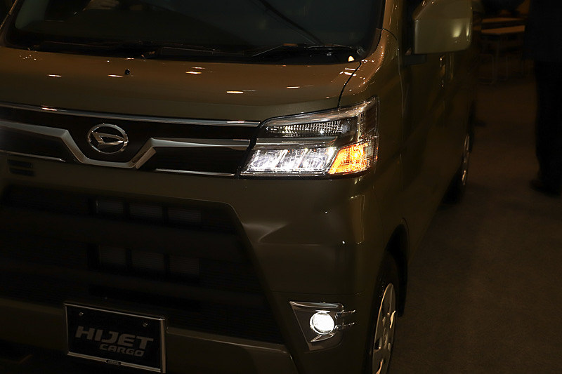 LEDヘッドライトの点灯パターン