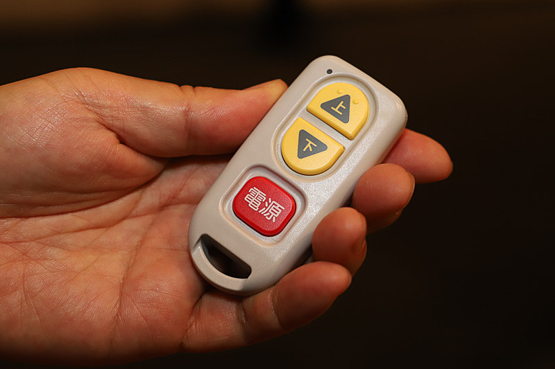 遠隔操作用のリモコン