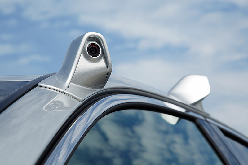 12個の「超音波ソナー」、12個の「光学式カメラ」、9個の「ミリ波レーダー」、6個の「レーザースキャナー」をセンサーとして搭載