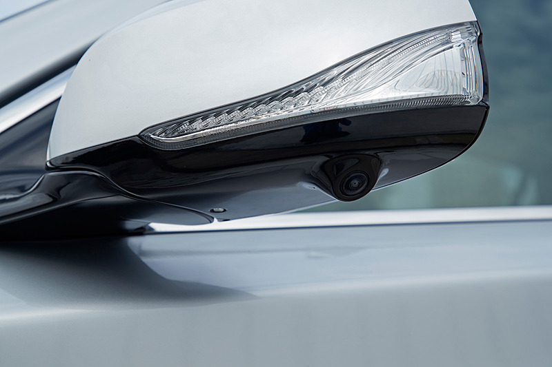 12個の「超音波ソナー」、12個の「光学式カメラ」、9個の「ミリ波レーダー」、6個の「レーザースキャナー」をセンサーとして搭載