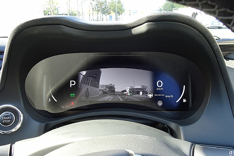 自律自動運転実験車「2017年プロトタイプ」のインテリア。「ProPILOT」のスイッチはステアリングの右側にレイアウト