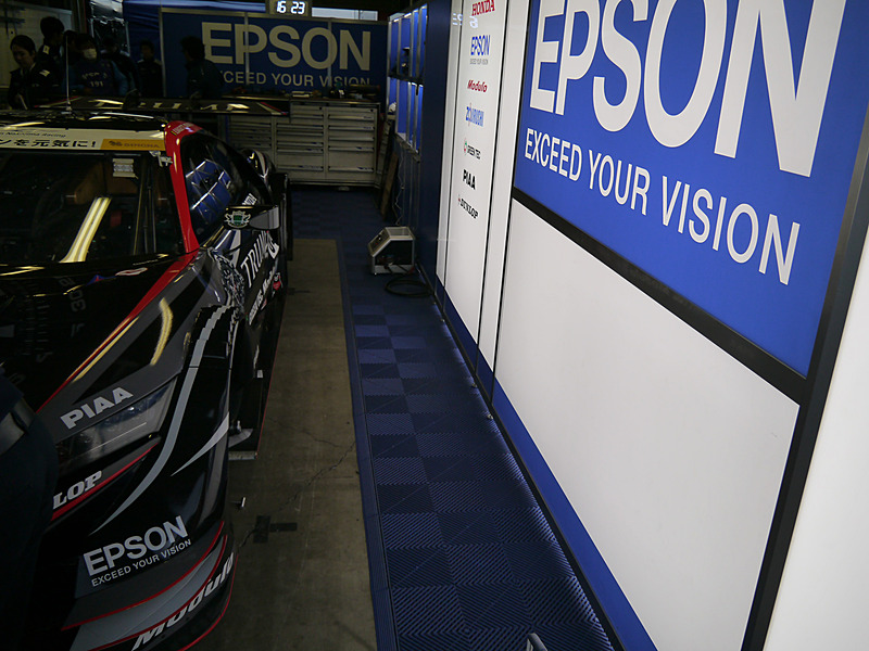 電飾が内蔵されていることから、タイヤ周りのメンテナンスにも適している