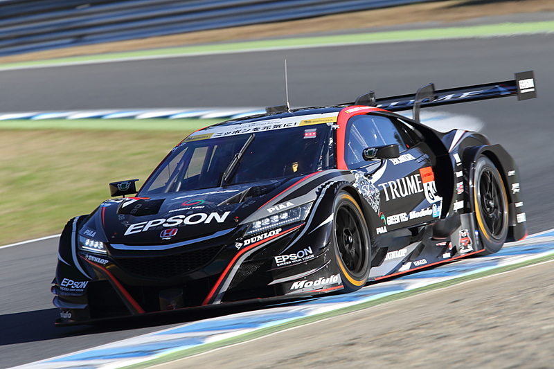 SUPER GT最終戦もてぎで、1戦限りのスペシャルカラーリングとなった64号車 Epson Modulo NSX-GT。ベルトラン・バゲット選手、松浦孝亮選手がドライブする（撮影：高橋 学）