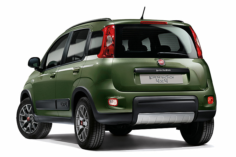 スキッドプレート付きの専用バンパーなどを装備