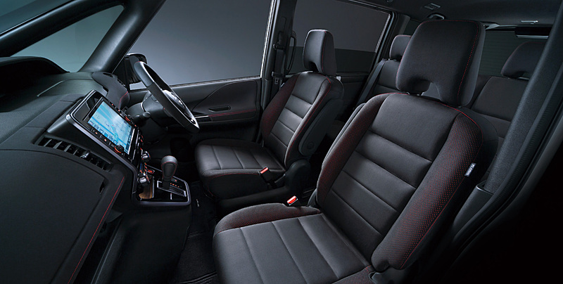 シートにはスエード調シート地を採用