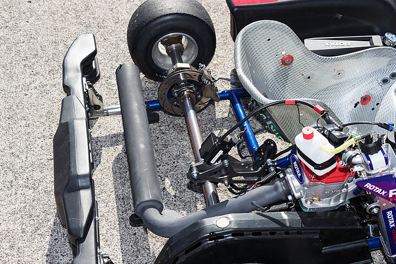 ROTAX「Micro Max」仕様はマフラー形状やラジエターサイズなどが異なる