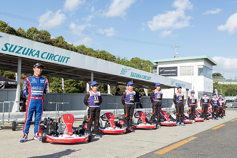 コースに移動していよいよレーシングカートに乗車