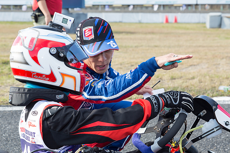 カートから降りて直接アドバイス