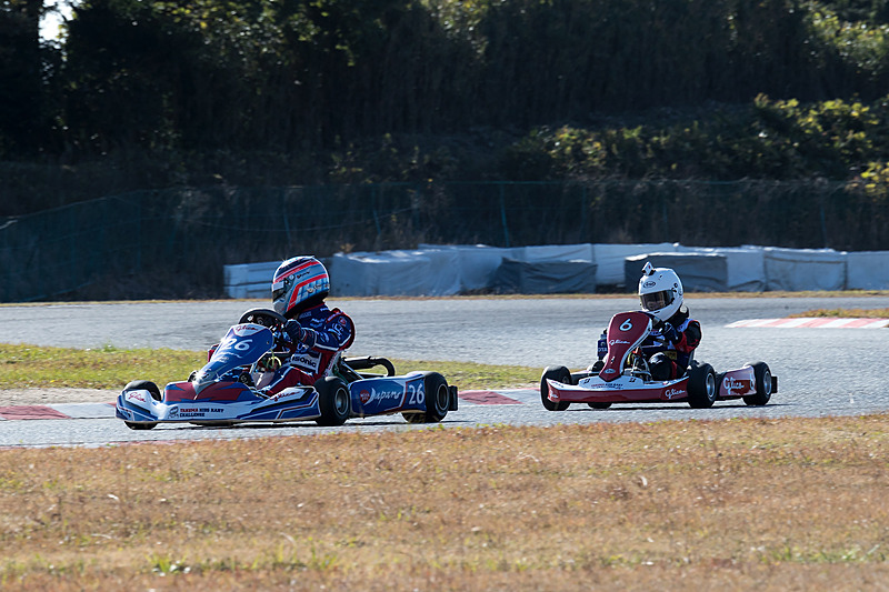 前や後ろにポジションを入れ替えてライン取りなどをレクチャー