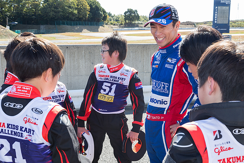 選手達も琢磨選手も笑顔だ