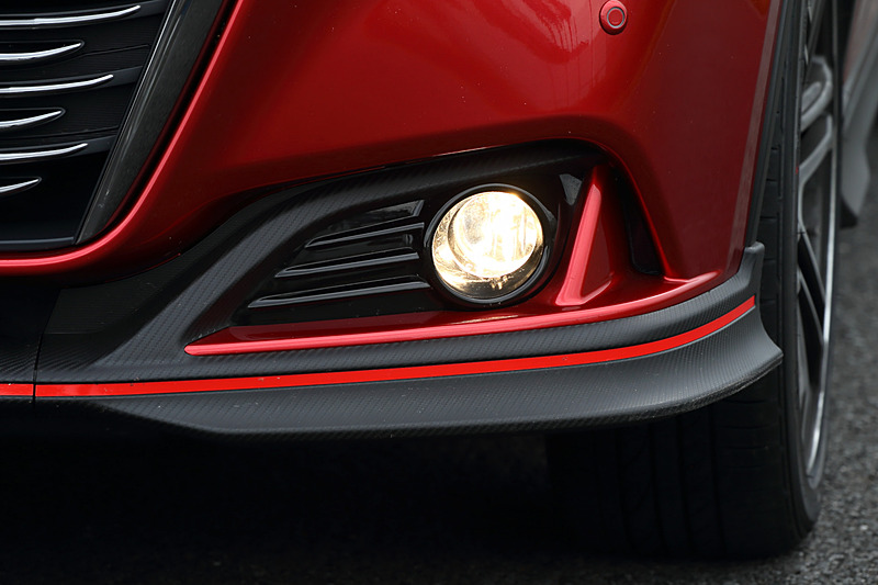 新開発となるLEDヘッドライト＆テールランプの点灯パターン。フォグランプも備わる