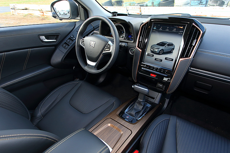 落ち着いた雰囲気のU6 GTのインテリア