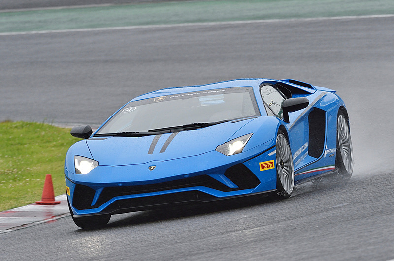 鈴鹿ではウェット走行を体験できた