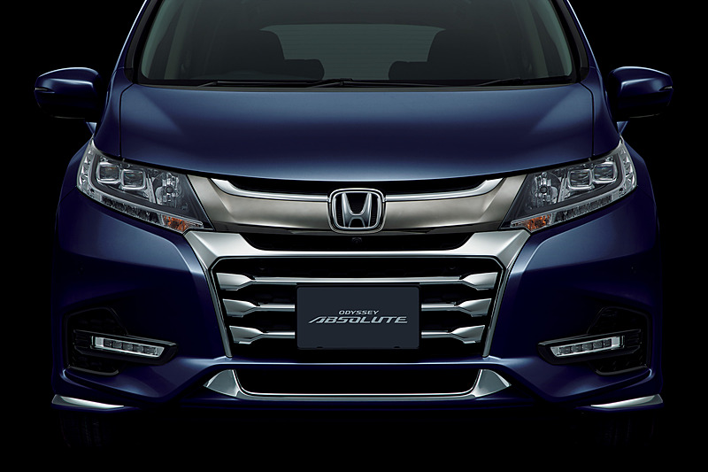 「フロントミドルグリル」のみを装着した状態