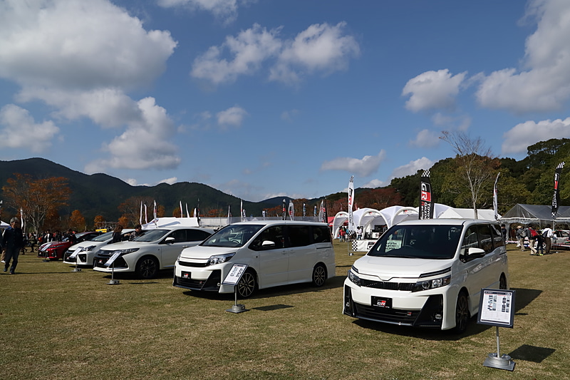 会場中央にズラリと並ぶ「GR」シリーズは圧巻