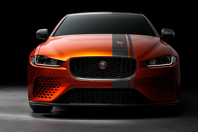 オプションの「Bespoke by SVOエディション」を選択すると、ボディカラーやデカールなど、自分好みの1台に仕上げることができる