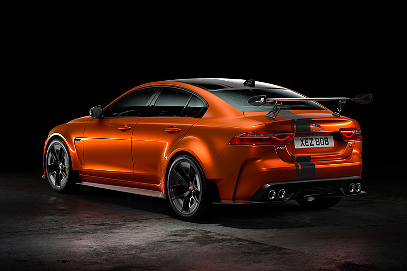 オプションの「Bespoke by SVOエディション」を選択すると、ボディカラーやデカールなど、自分好みの1台に仕上げることができる