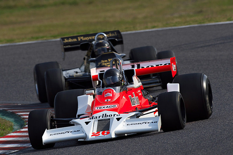 世界的に貴重なヒストリックF1やCカーが集まった「サウンド・オブ・エンジン2017」。写真は金曜日の練習走行時のもの。土曜日は午前中が雨だったが、日曜日は好天になることが予想されている