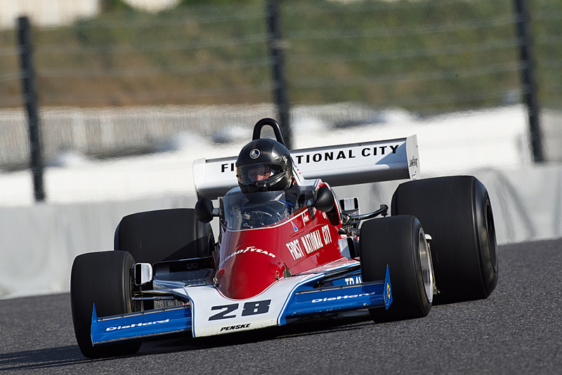 1976年のペンスキーPC4・フォード。今ではインディカー・シリーズ最強チームのペンスキーだが、F1に参戦していた当時は弱小チーム扱いだった