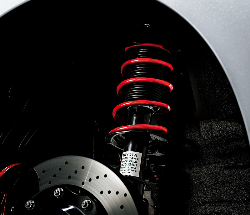 「86GRMN」をもとに開発された86GR。SACHS製アブソーバー、トルセンLSD、高性能ブレーキなどを搭載