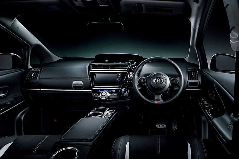 プリウスα GR SPORT