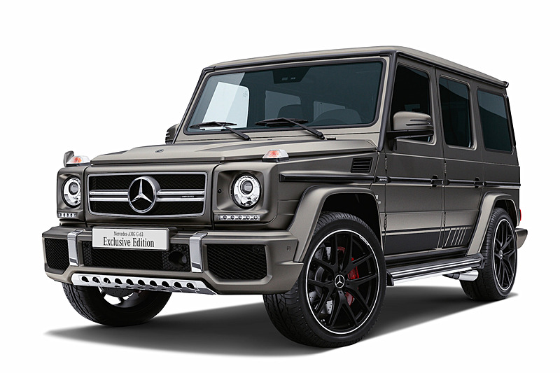 ダークアルミニウムサイドストリップや特別デザインとなるマットブラックペイントの21インチAMG 5ツインスポークアルミホイールを装備