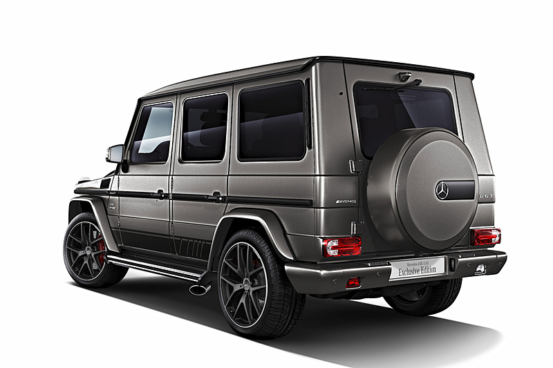 ダークアルミニウムサイドストリップや特別デザインとなるマットブラックペイントの21インチAMG 5ツインスポークアルミホイールを装備