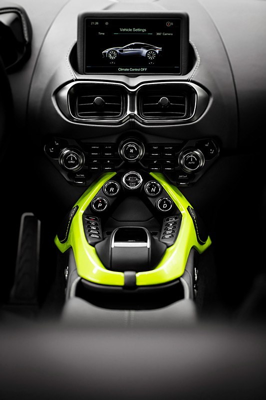 新型ヴァンテージのインテリア