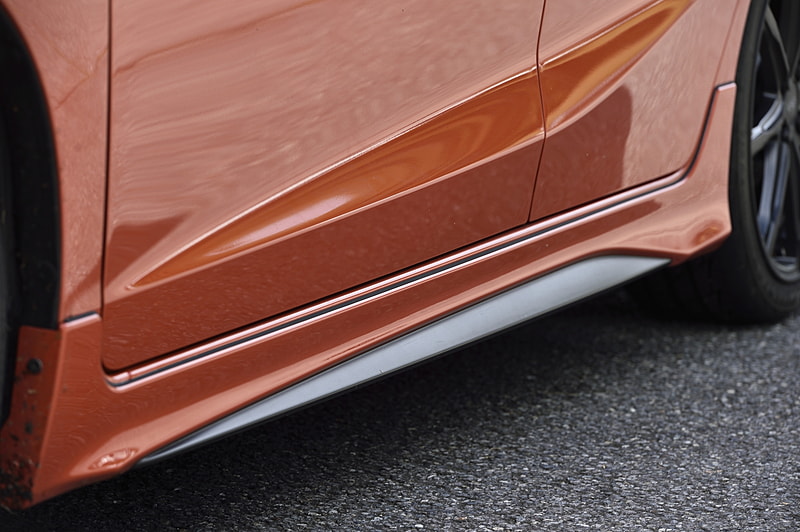 「サイドスポイラー」（2トーンカラード仕上げは6万2640円）は全タイプ共通