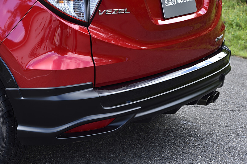 「フロントアンダースポイラー」「サイドスポイラー」「リアアンダースポイラー」の3点セットで構成される「スタイリングセット」は対応グレード別に3種類が用意され、つや消しブラック仕上げのRS専用品は20万4120円