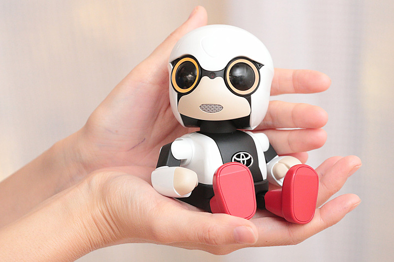 人と会話をするコミュニケーションパートナー「KIROBO mini（キロボ ミニ）」