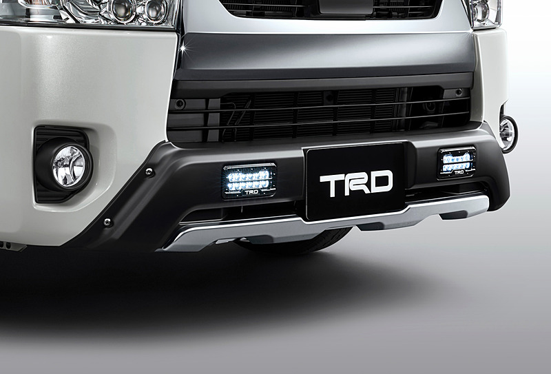 フロントスポイラー（LED 付）：9万円（税別）