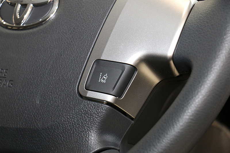 Toyota Safety Sense Pの「レーンディパーチャ―アラート」ON/OFFスイッチをステアリングに設定