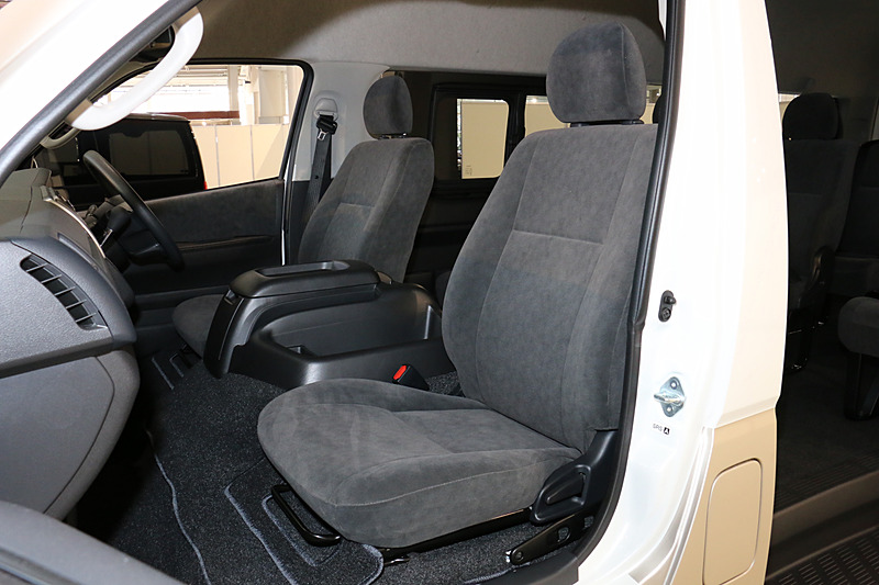 ワゴンのシート表皮はトリコットを採用