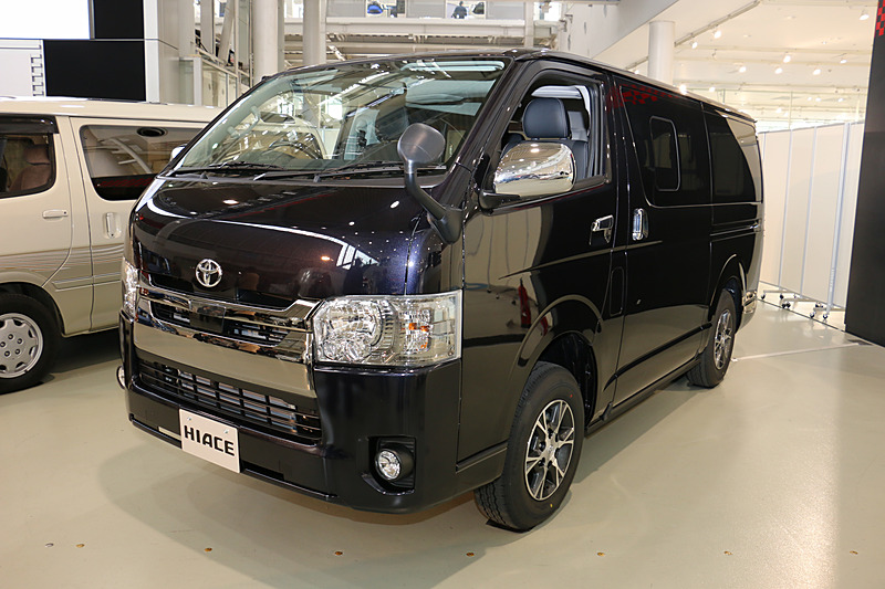 特別仕様車のハイエース バン スーパーGL“DARK PRIME”（標準ボディ・標準ルーフ）