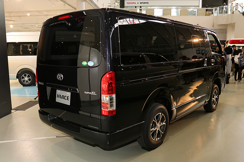 特別仕様車のハイエース バン スーパーGL“DARK PRIME”（標準ボディ・標準ルーフ）