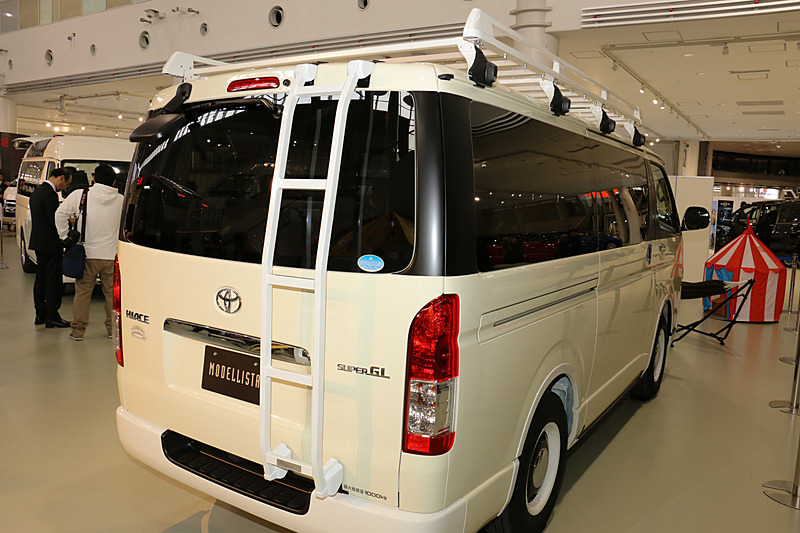 「専用リヤラダー」は6万1560円高でオプション設定