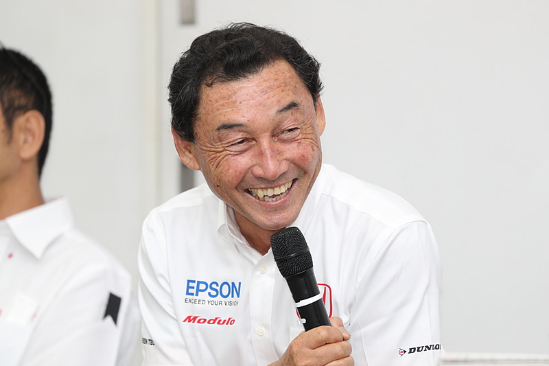 64号車Epson Modulo NSX-GTのチーム総監督の中嶋悟氏。かつて1990年代にエプソンのコマーシャルソングでCDデビューしたことがある