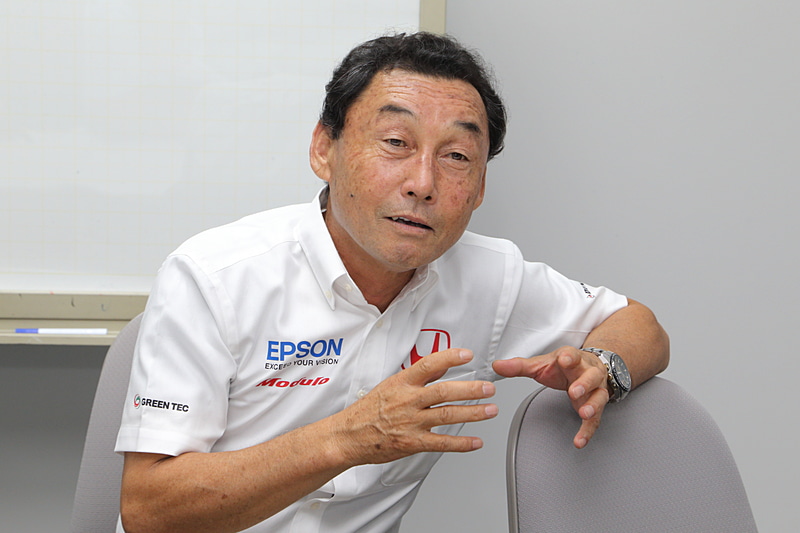 ともに訪問した中嶋氏は社員の方に積極的に質問していた