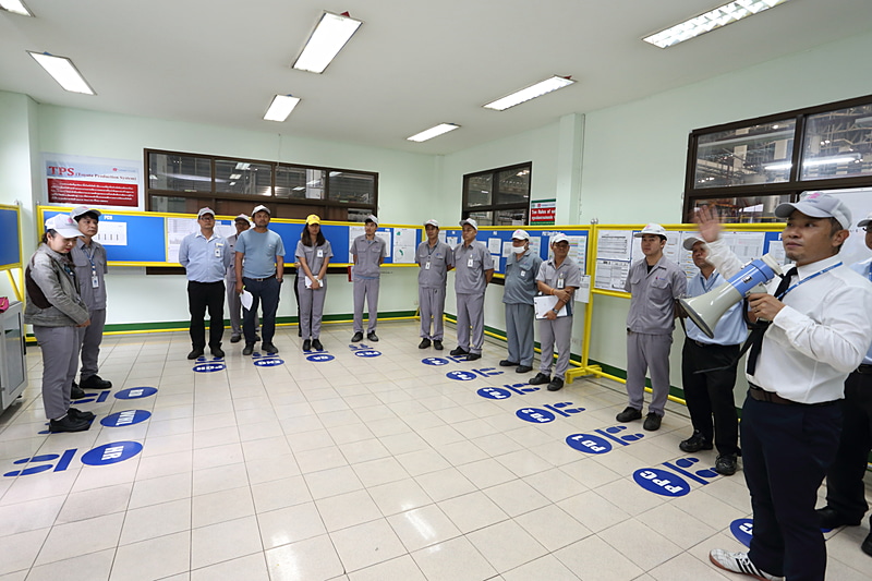 「ASAKAI」を実施する部屋。各部門のリーダー、担当者らが毎朝10時に集まり、30分間互いの前日の進捗や問題点などを報告し合う