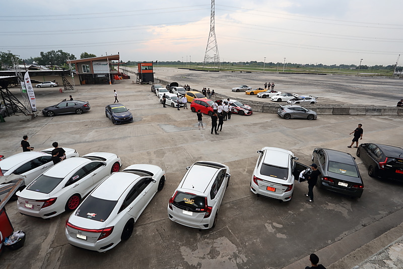 会場となったタイの「Pathum Thani Speedway」。ほぼ全面がコンクリートというユニークなサーキット