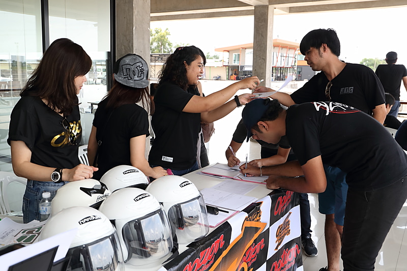 受付する一般参加者のみなさん