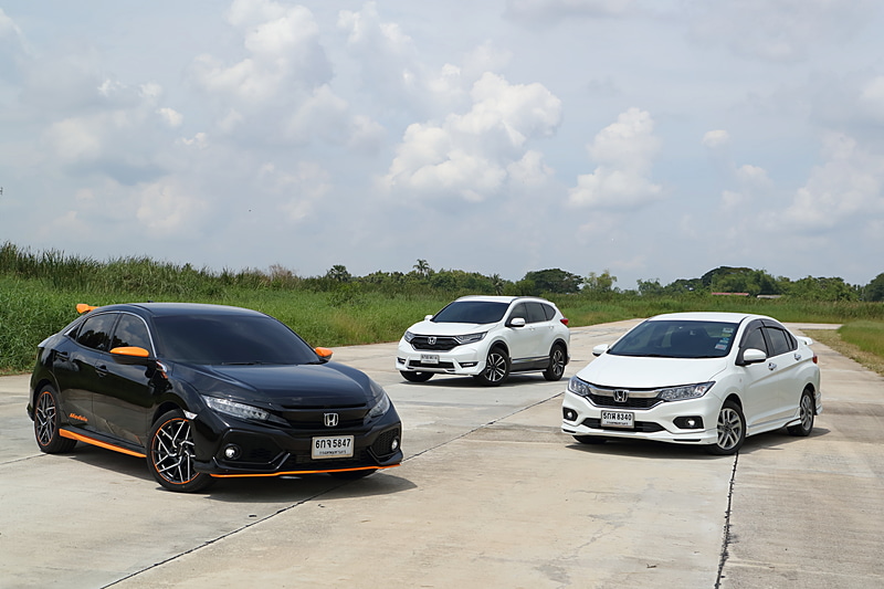 会場に持ち込まれた3台のModuloパーツ装着車