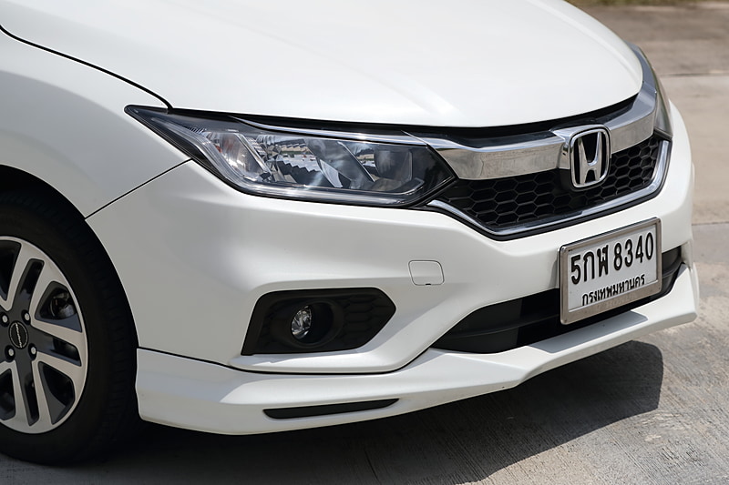 フロントアンダースポイラー、フォグランプ