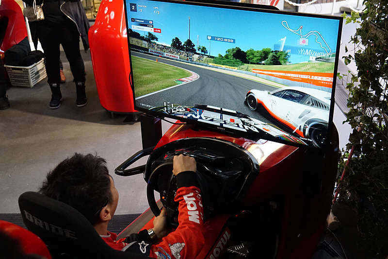 2周で行なわれたバトルは、松田選手による余裕の走りでバトルを制した